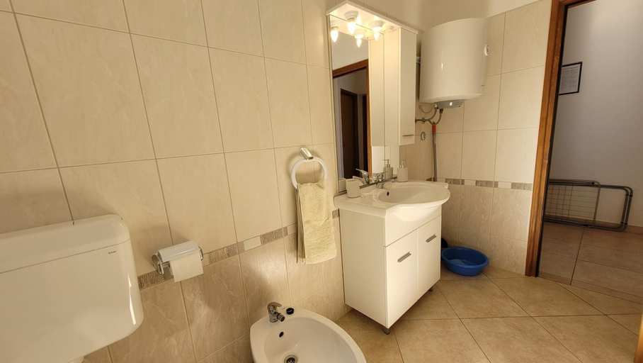Bathroom 5, Apartments Adriana, Omišalj