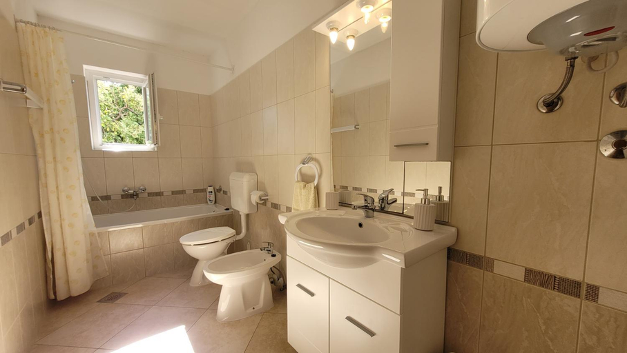 Bathroom 4, Apartments Adriana, Omišalj