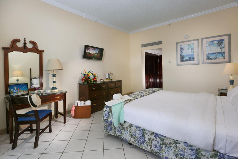 Bedroom 3, BREEZES RESORT & SPA ALL INCLUSIVE, BAHAMAS - ADULTS ONLY