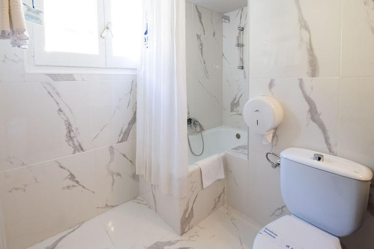 Bathroom 5, Hotel Austria