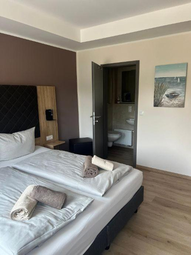 Bedroom 3, Hotel Preyt -Self Check In-, Leer
