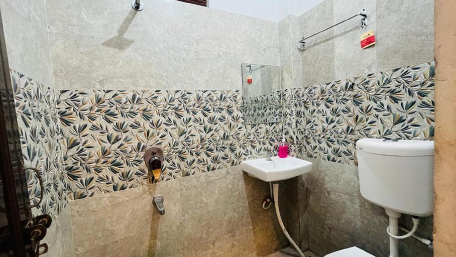 Bathroom 3, EL PROFESOR varanasi, Varanasi