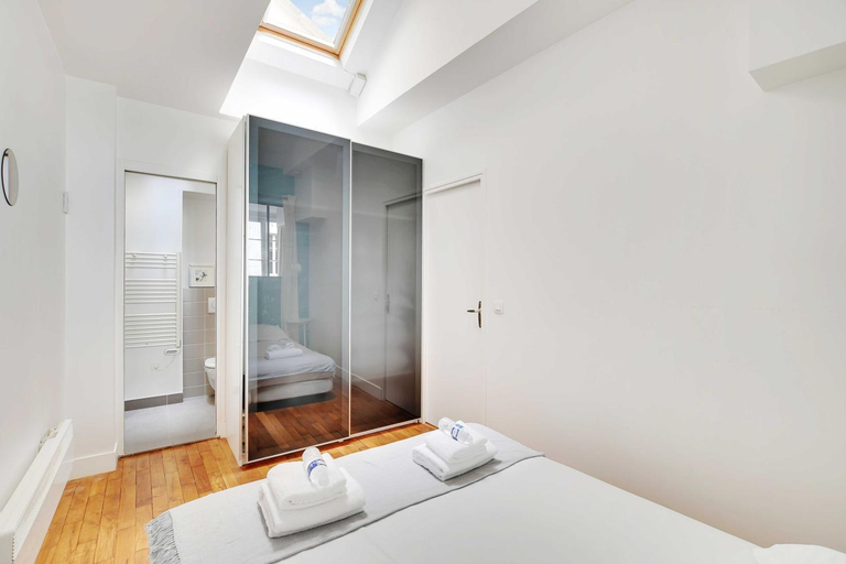 Bedroom, Charming apartment - 1BR-6P - Sentier, Paris