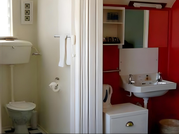 Bathroom, Chalet Chevron B & B Hotel, Waitakere
