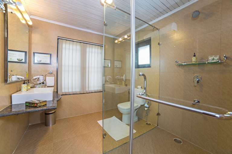 Bathroom 4, Lemon Tree Hotel Srinagar, Srinagar