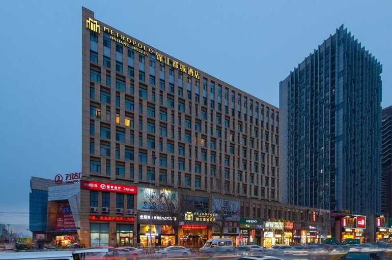 Exterior & Views