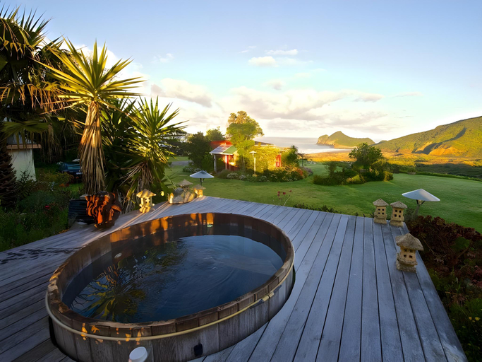 Sport & Beauty, Bethells Beach Cottages, Waitakere