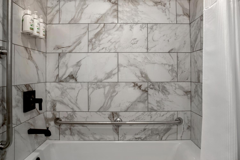 Bathroom 2, Canalta Hotel Cochrane, Division No. 6