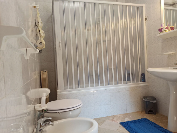 Bathroom 4, B&B Le Quattro Stagioni, Agrigento