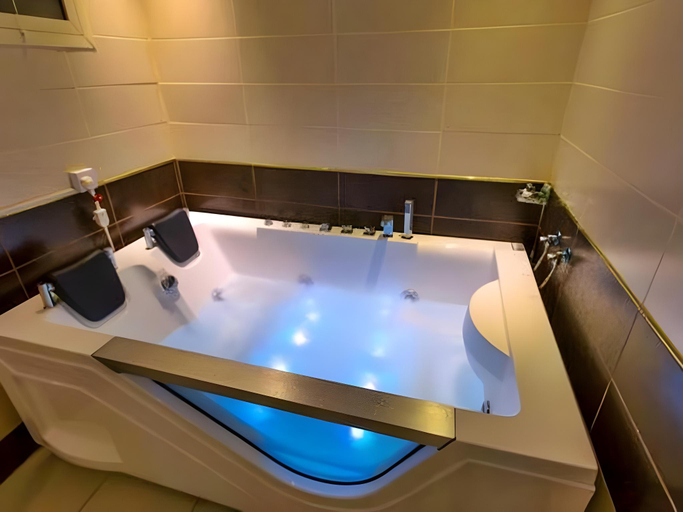 Bathroom 5, Almasem Luxury Hotel Suites, Riyadh