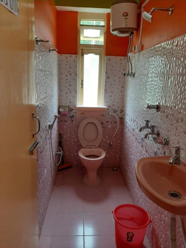 Bathroom, Goroomgo Gulzar Palace Srinagar, Srinagar