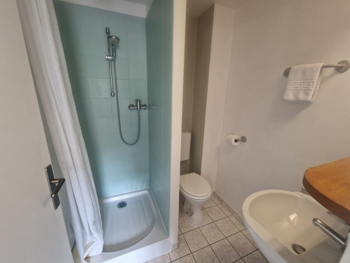Bathroom 3, L'Auberge de Mens, Isère