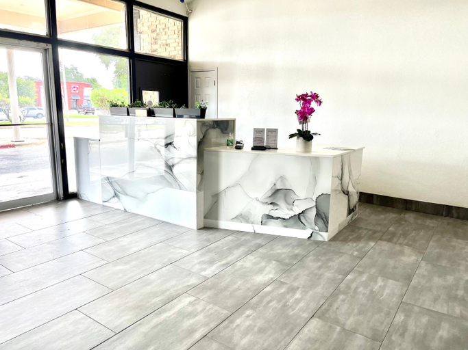 Public Area, Hotel Isabella, Uvalde