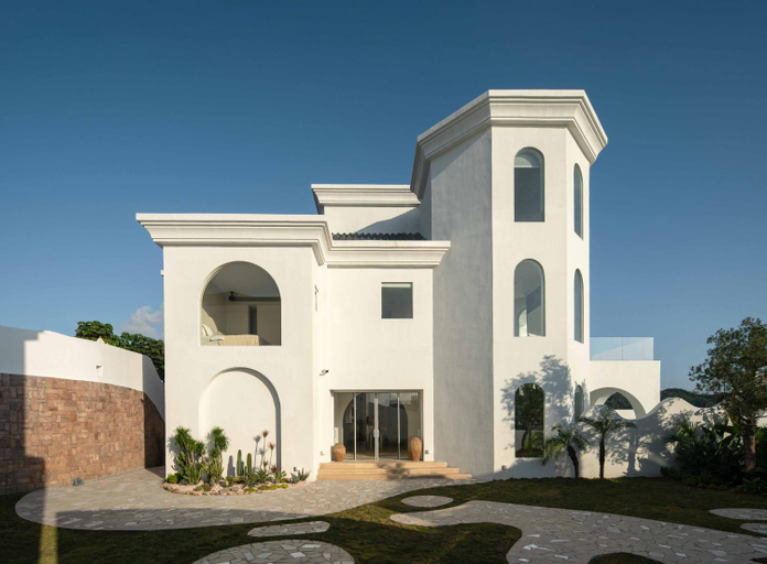 Exterior & Views