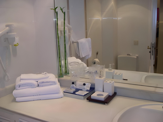 Bathroom 4, Miraflores Resort, Málaga