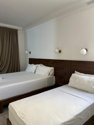 Others 3, Boulevard Crystal hotel, Tanger-Assilah
