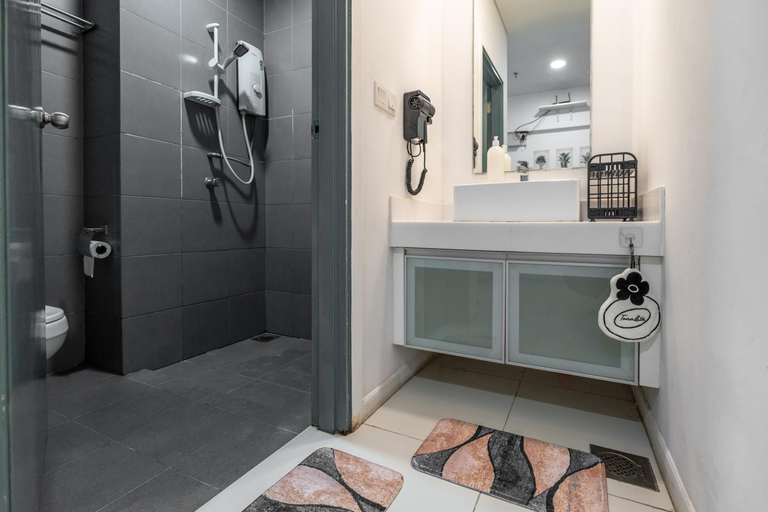Bathroom 4, KLCC Dorm (7 min walking to Twin Towers), Kuala Lumpur