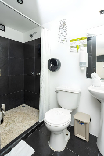 Bathroom 3, El Faro Containers Beach Hotel, Aguirre
