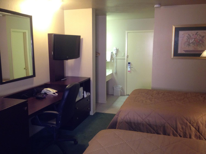 Bedroom 5, Colonial Inn Monahans, Ward