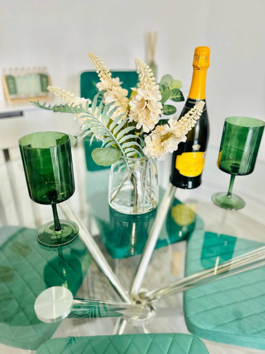 Food & Drinks 4, 1 Bedroom Apartment close to beach, Portsmouth