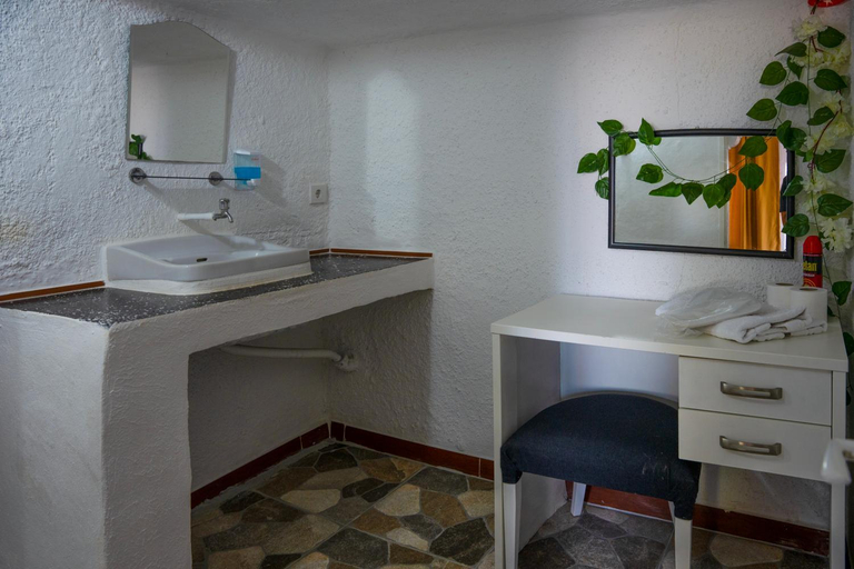 Bathroom, Imrens, Çeşme