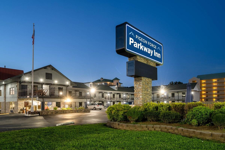 Exterior & Views 1, Pigeon Forge Parkway Inn, Sevier
