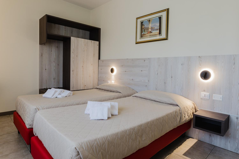 Bedroom 2, Hotel Colonna, Padua