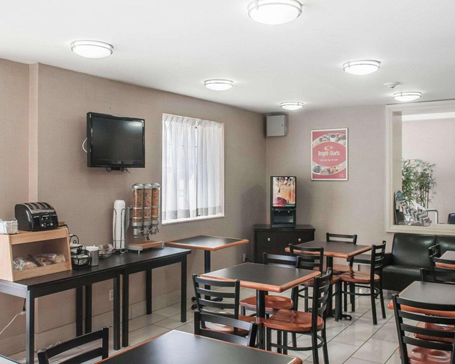 Others 4, Econo Lodge Inn & Suites Downtown, Toronto