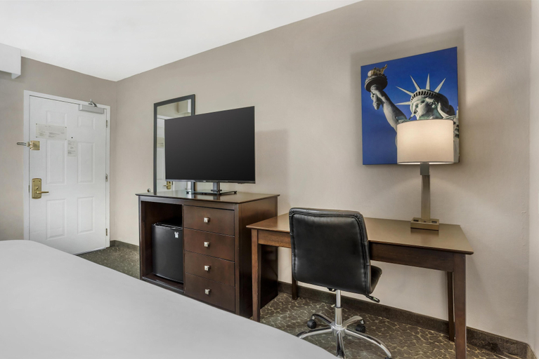 Bedroom 3, Best Western Fort Lee, Bergen