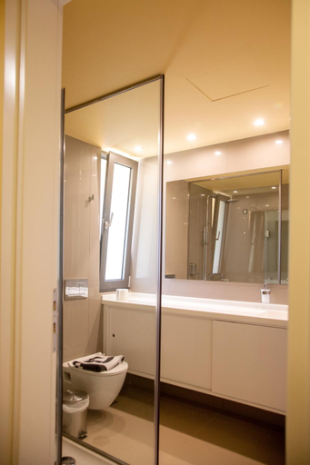 Bathroom 4, Ilion Beach Hotel, Crete