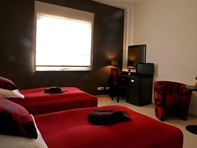 Bedroom 3, Hotel Altamira, Piotrków