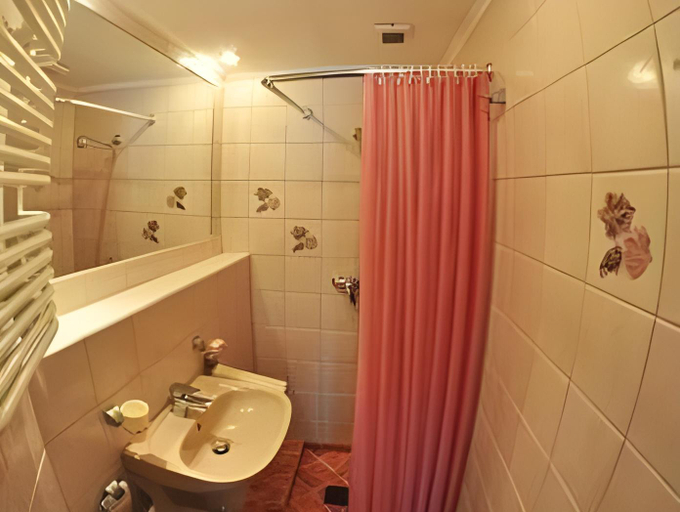 Bathroom 3, Hotel Europa, Puck