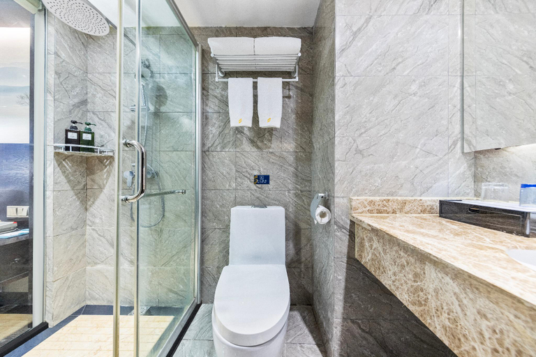 Bathroom 2, Grand Inn - Chengdu Panda Base, Chengdu