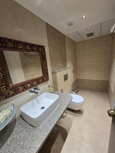 Bathroom, HOTEL SURYA PALACE, Gandhinagar