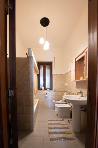 Bathroom 2, B&B GabrielMary', Pescara