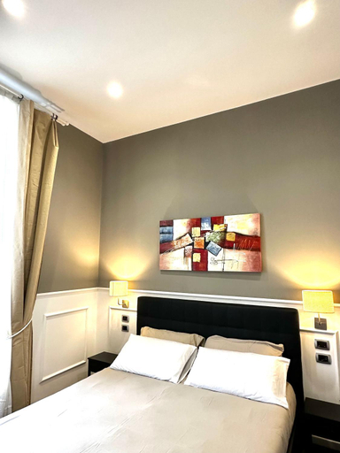 2, Naiadi Rooms, Syracuse