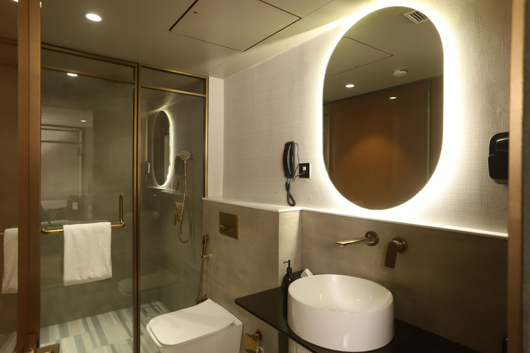 Bathroom 4, Dragonfly - The Art Hotel, Mumbai Suburban