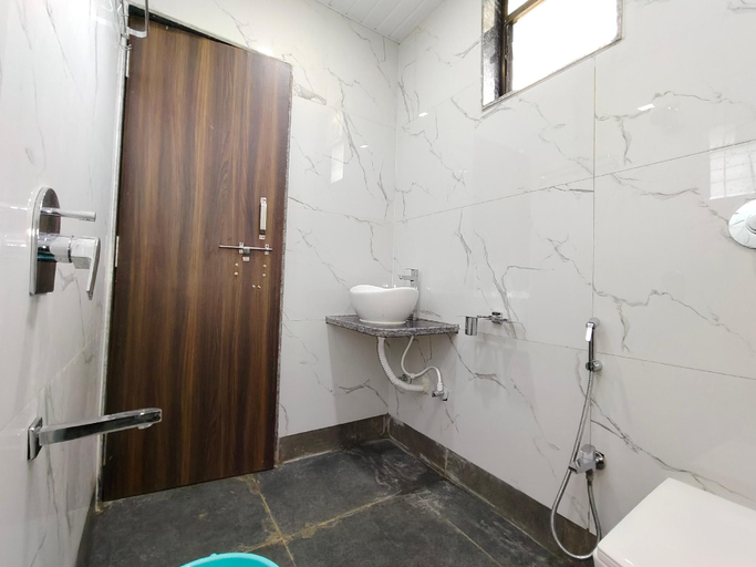 Bathroom 3, Hotel Kadam Palace, Satara