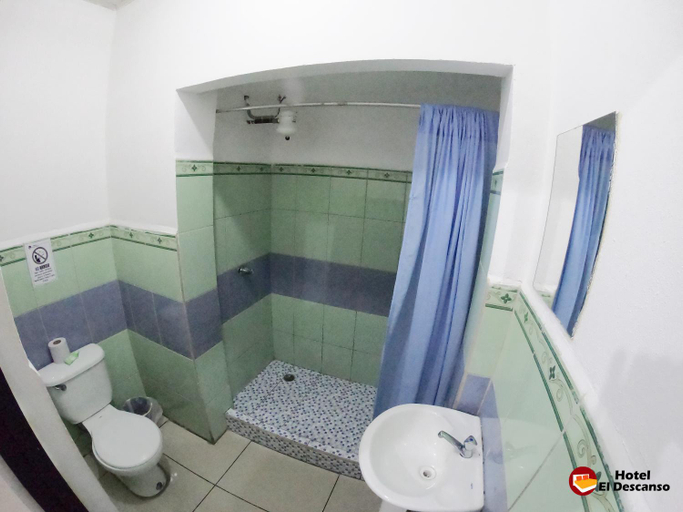 Bathroom 4, Hotel El Descanso, San José