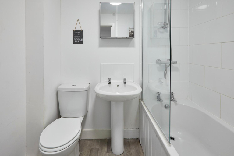 Bathroom 3, Dirftwood Apartment in Skinningrove, Redcar and Cleveland