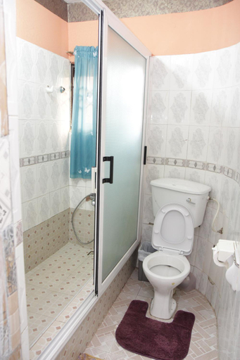 Bathroom 3, Hilton View Hotel, Tema