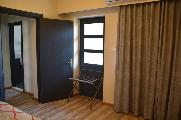 Others 4, The Y Hotel, Wadi Essier
