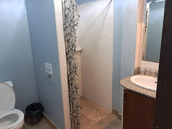 Bathroom 4, Namtip Bar & Guesthouse, Pattaya