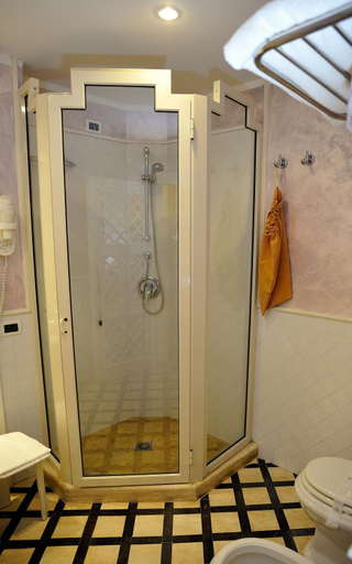 Bathroom 3, Hotel Porto Pirgos, Vibo Valentia