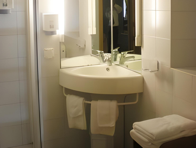 Bathroom 3, Romantik Hotel L'Etoile, La Gruyère