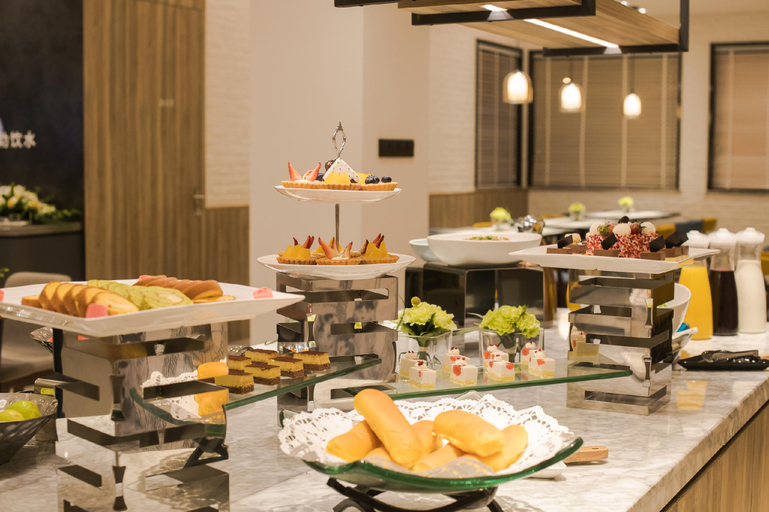 Food & Drinks 4, Hanting Premium Hotel Chengdu Yushuang Road Metro Station, Chengdu