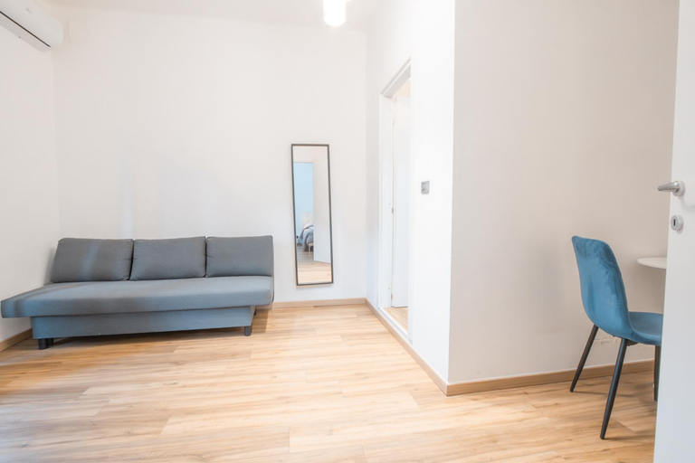Others 5, Karulli Home, Bari