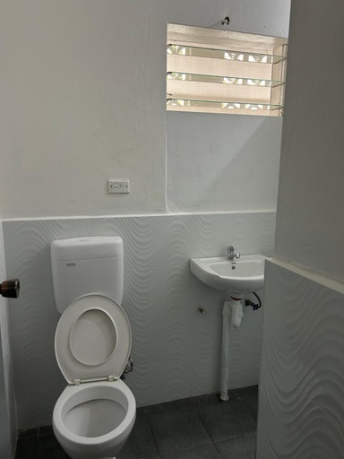Bathroom 3, Yatu Lau Transit Hotel, Ba