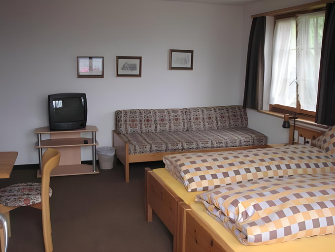 Bedroom 3, Hotel Gravas Lodge - Das Hotel fur Gaste mit Hund, Surselva