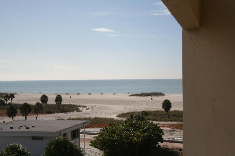 Others 5, Voyager Beach Club, Pinellas